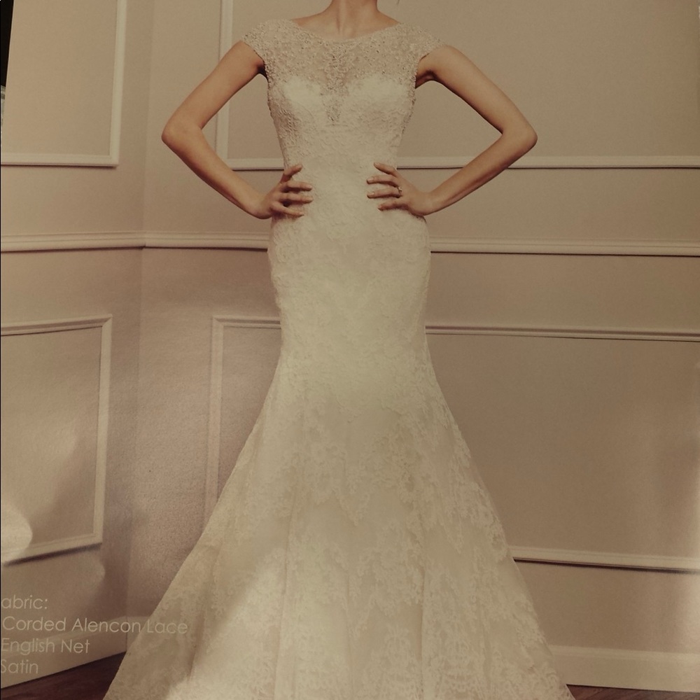 Kenneth Winston Ivory Lace Bridal Gown. - Picture 2 of 2